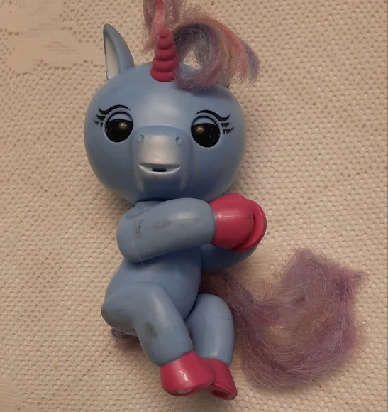 Interactive Fingerling Toy Set - Picture 3 of 6